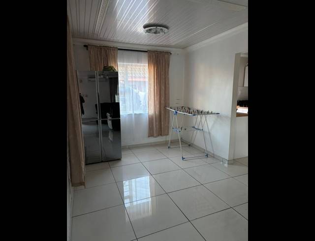 3 BEDROOM PROPERTY TO RENT IN BIRDSWOOD